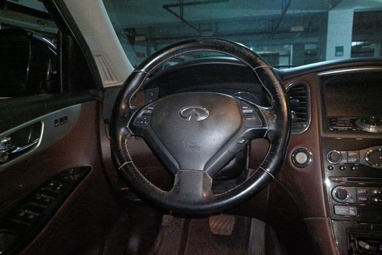 Used Infiniti QX50 2013 2.5L 4x4 Elegant Edition Steering Wheel