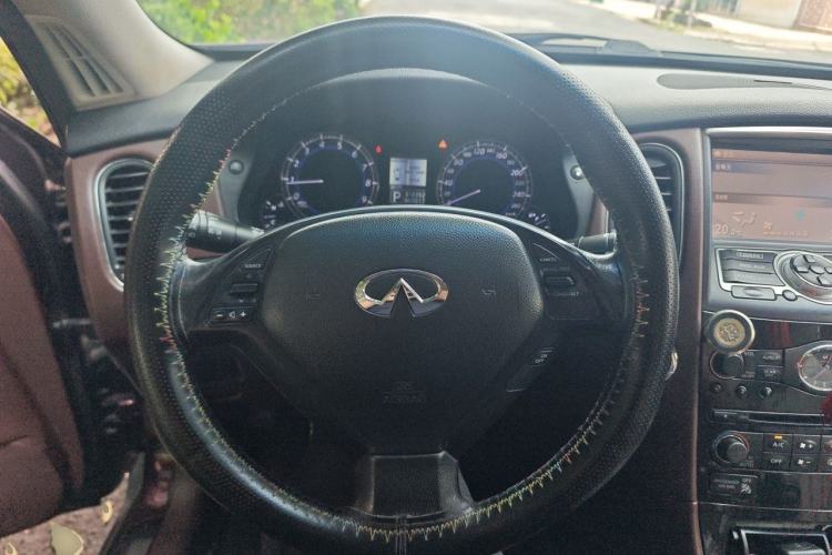 Used Infiniti QX50 2013 2.5L Two-Wheel-Drive Elegant Edition Steering Wheel
