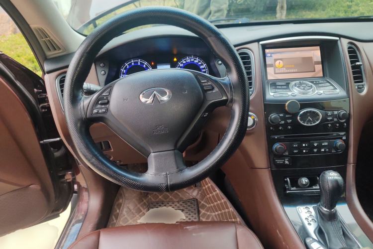 Used Infiniti QX50 2013 2.5L Two-Wheel-Drive Elegant Edition Steering Wheel