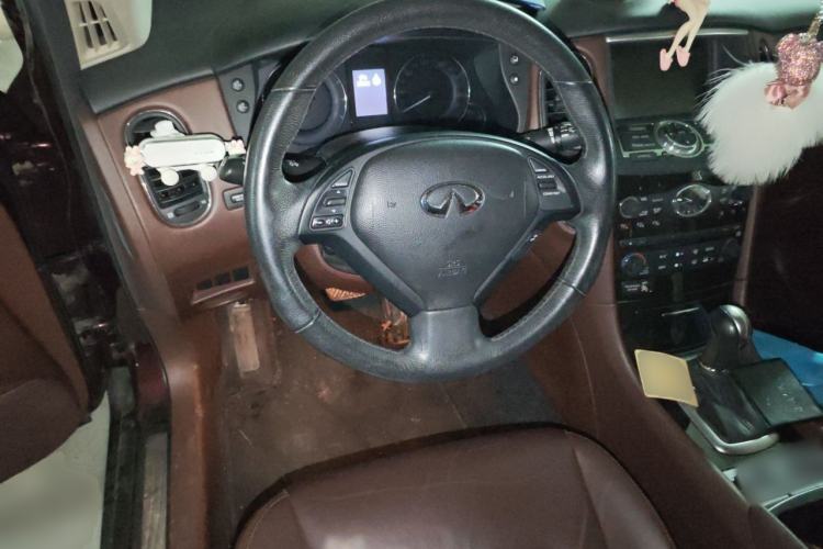 Used Infiniti QX50 2013 2.5L Two-Wheel-Drive Zunya Edition Steering Wheel