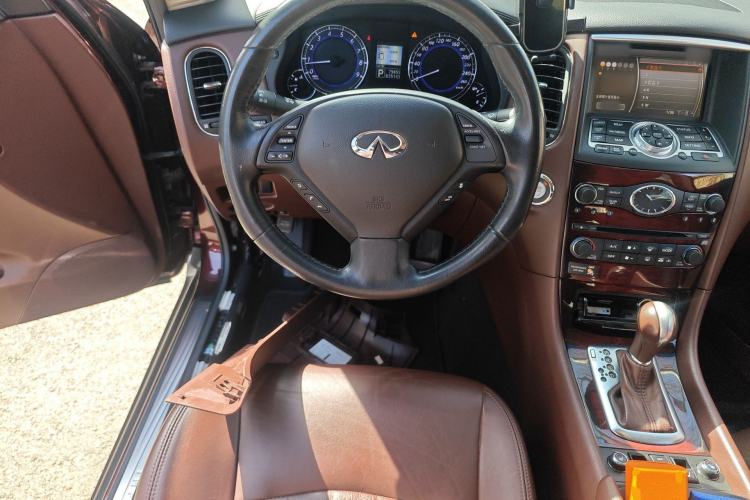Used Infiniti QX50 2013 2.5L Two-Wheel-Drive Elegant Edition Steering Wheel