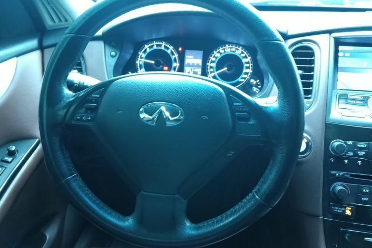 Used Infiniti QX50 2013 2.5L Two-Wheel-Drive Elegant Edition Steering Wheel
