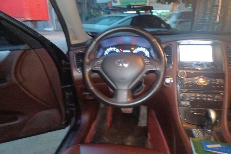 Used Infiniti QX50 2013 2.5L Two-Wheel-Drive Elegant Edition Steering Wheel