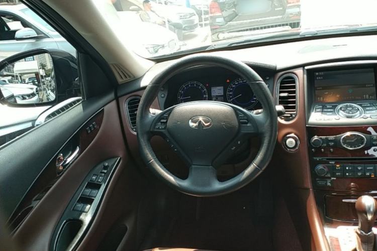 Used Infiniti QX50 2013 2.5L Two-Wheel-Drive Elegant Edition Steering Wheel