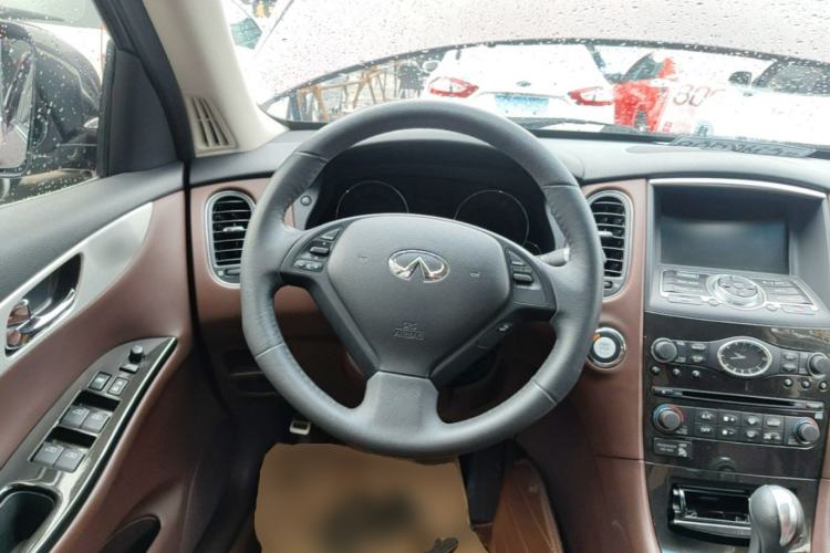 Used Infiniti QX50 2013 2.5L Two-Wheel-Drive Elegant Edition Steering Wheel