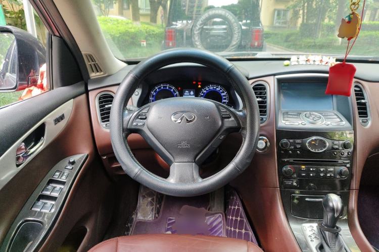 Used Infiniti QX50 2013 2.5L Two-Wheel-Drive Elegant Edition Steering Wheel