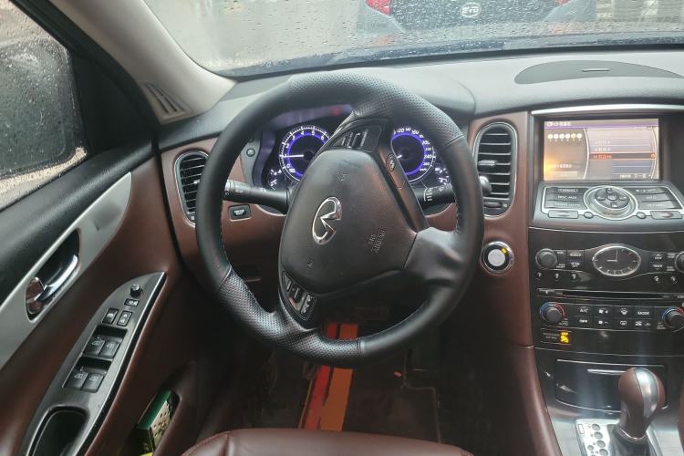 Used Infiniti QX50 2013 2.5L Two-Wheel-Drive Elegant Edition Steering Wheel