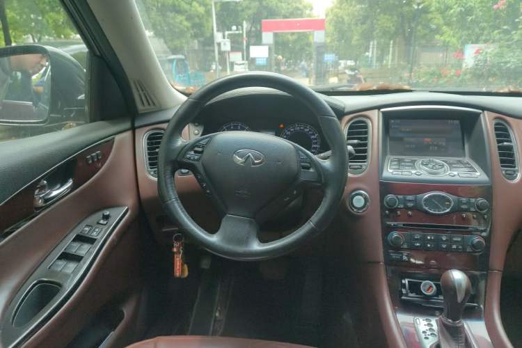Used Infiniti QX50 2013 2.5L Two-Wheel-Drive Zunya Edition Steering Wheel