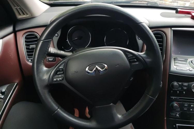 Used Infiniti QX50 2013 2.5L 4x4 Elegant Edition Steering Wheel