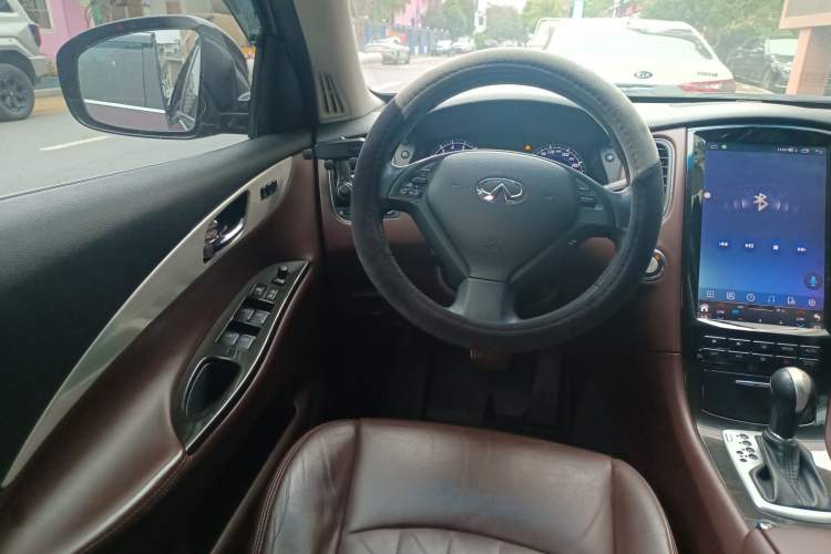 Used Infiniti QX50 2013 2.5L Two-Wheel-Drive Elegant Edition Steering Wheel