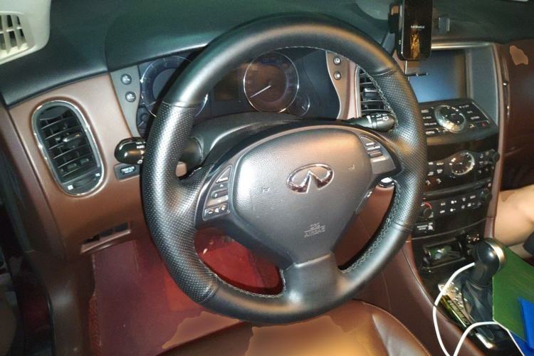 Used Infiniti QX50 2013 2.5L Two-Wheel-Drive Elegant Edition Steering Wheel