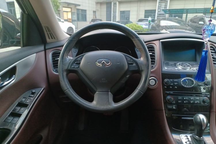 Used Infiniti QX50 2013 2.5L Two-Wheel-Drive Elegant Edition Steering Wheel