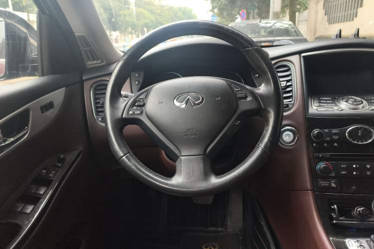 Used Infiniti QX50 2013 2.5L 4x4 Elegant Edition Steering Wheel