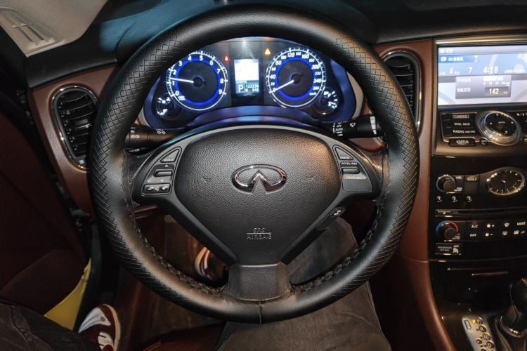 Used Infiniti QX50 2013 2.5L Two-Wheel-Drive Elegant Edition Steering Wheel