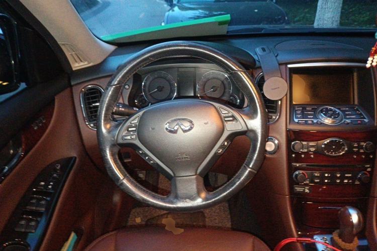 Used Infiniti QX50 2013 2.5L Two-Wheel-Drive Elegant Edition Steering Wheel