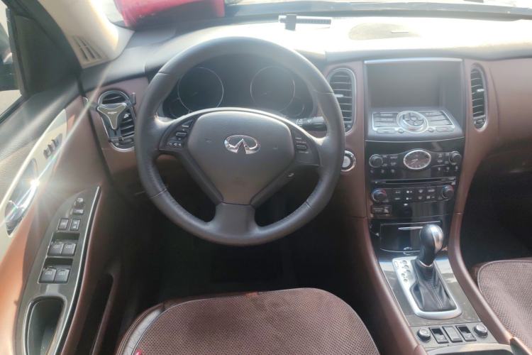 Used Infiniti QX50 2013 2.5L Two-Wheel-Drive Elegant Edition Steering Wheel