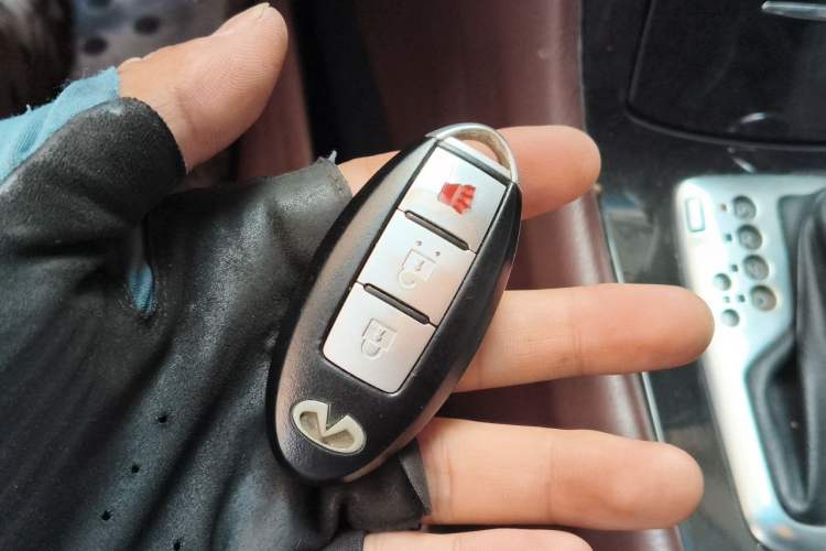Used Infiniti QX50 2013 2.5L Two-Wheel-Drive Zunya Edition Vehicle Key
