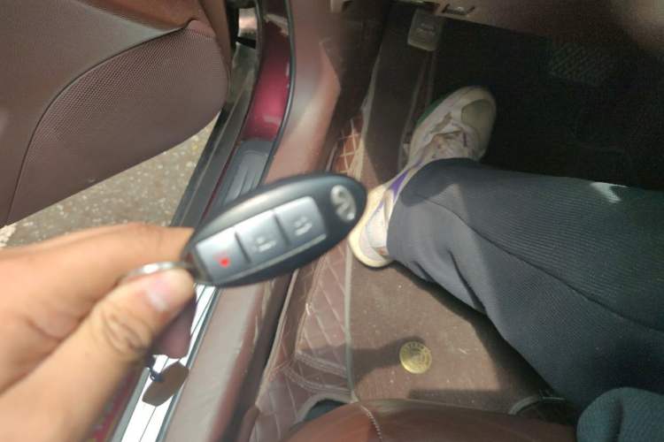 Used Infiniti QX50 2013 2.5L Two-Wheel-Drive Zunya Edition Vehicle Key