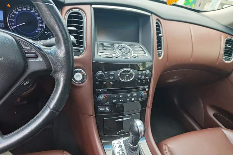 Used Infiniti QX50 2013 2.5L 4x4 Elegant Edition Audio And AC Panel