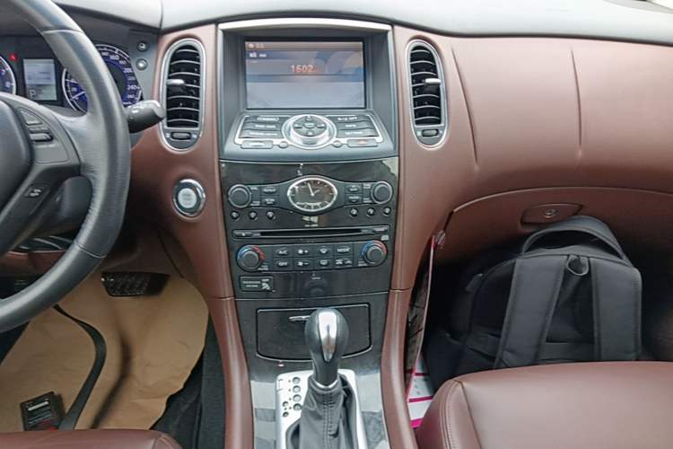 Used Infiniti QX50 2013 2.5L Two-Wheel-Drive Elegant Edition Audio And AC Panel