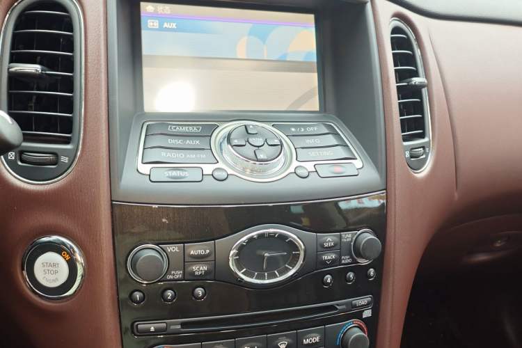 Used Infiniti QX50 2013 2.5L 4x4 Elegant Edition Audio And AC Panel