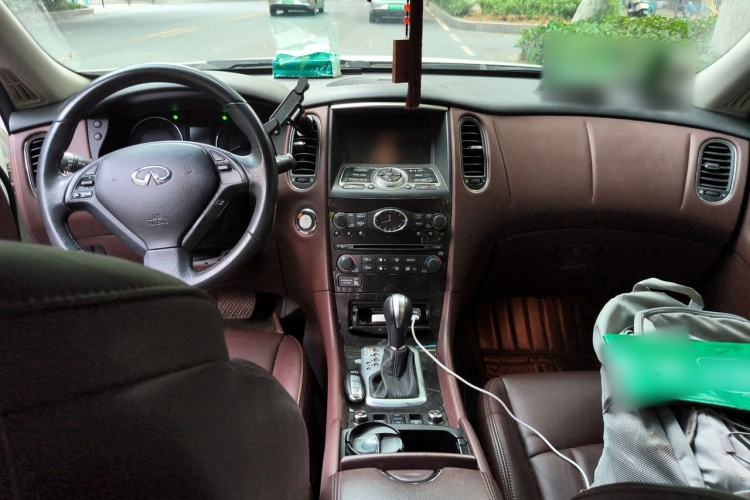 Used Infiniti QX50 2013 2.5L Two-Wheel-Drive Elegant Edition Center Console