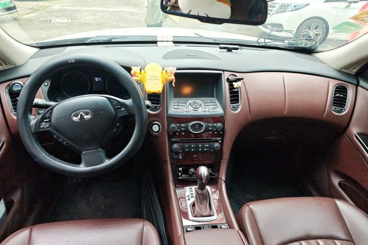 Used Infiniti QX50 2013 2.5L Two-Wheel-Drive Zunya Edition Center Console