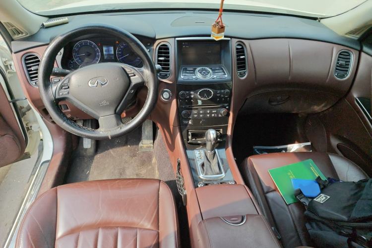 Used Infiniti QX50 2013 2.5L 4x4 Elegant Edition Center Console
