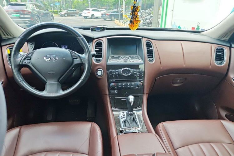 Used Infiniti QX50 2013 2.5L 4x4 Elegant Edition Center Console