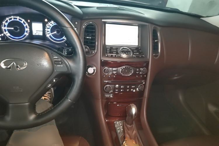 Used Infiniti QX50 2013 2.5L Two-Wheel-Drive Zunya Edition Center Console