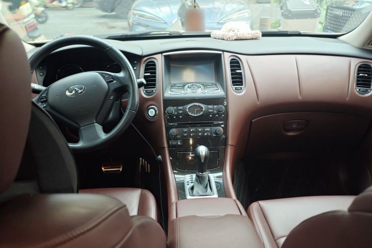 Used Infiniti QX50 2013 2.5L 4x4 Elegant Edition Center Console