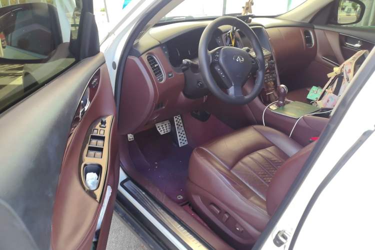 Used Infiniti QX50 2013 2.5L Two-Wheel-Drive Zunya Edition Driver Seat