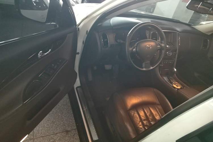 Used Infiniti QX50 2013 2.5L Two-Wheel-Drive Zunya Edition Driver Seat