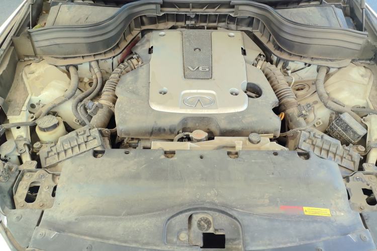 Used Infiniti QX50 2013 2.5L Two-Wheel-Drive Zunya Edition Engine Bay