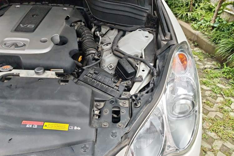 Used Infiniti QX50 2013 2.5L Two-Wheel-Drive Zunya Edition Engine Bay Left