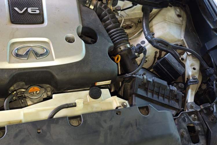 Used Infiniti QX50 2013 2.5L 4x4 Elegant Edition Engine Bay Left