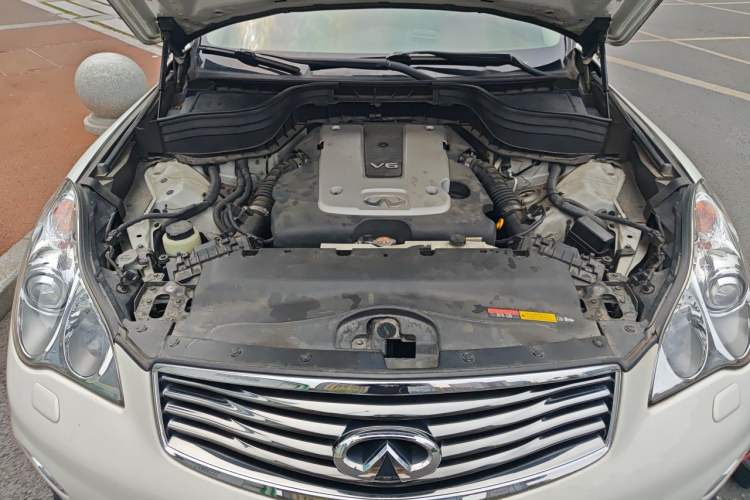 Used Infiniti QX50 2013 2.5L 4x4 Elegant Edition Engine Bay