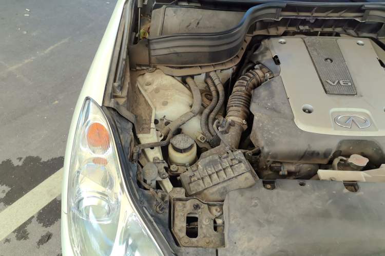 Used Infiniti QX50 2013 2.5L Two-Wheel-Drive Zunya Edition Engine Bay Right