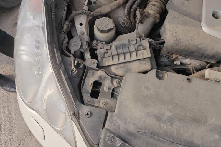 Used Infiniti QX50 2013 2.5L Two-Wheel-Drive Elegant Edition Engine Bay Right