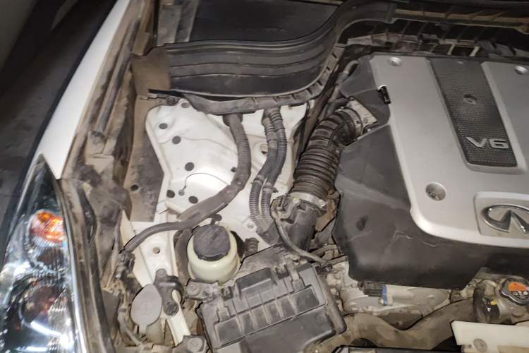 Used Infiniti QX50 2013 2.5L Two-Wheel-Drive Elegant Edition Engine Bay Right