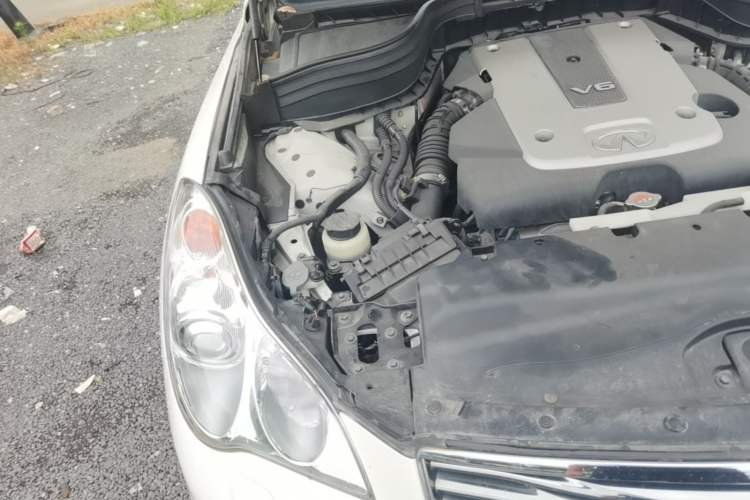 Used Infiniti QX50 2013 2.5L Two-Wheel-Drive Elegant Edition Engine Bay Right