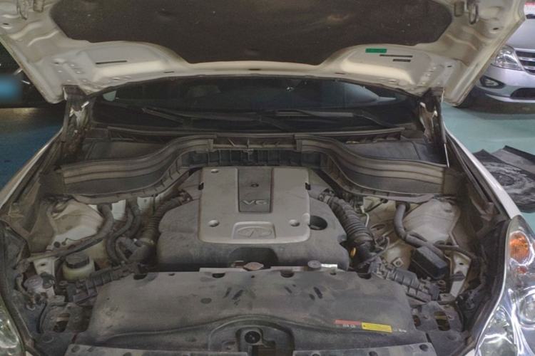 Used Infiniti QX50 2013 2.5L Two-Wheel-Drive Zunya Edition Engine Bay