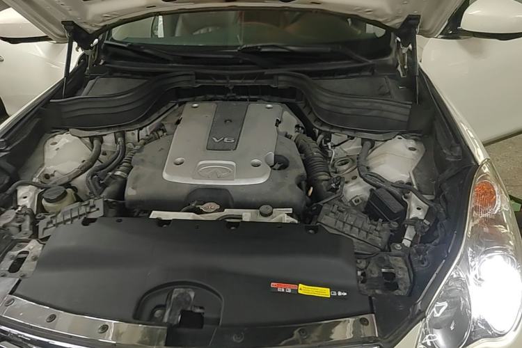 Used Infiniti QX50 2013 2.5L Two-Wheel-Drive Zunya Edition Engine Bay