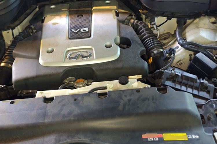 Used Infiniti QX50 2013 2.5L 4x4 Elegant Edition Engine Bay
