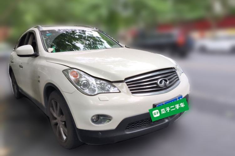 Used Infiniti QX50 2013 2.5L Two-Wheel-Drive Elegant Edition Front Right 45 Deg