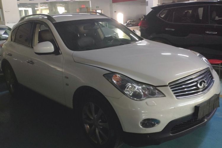 Used Infiniti QX50 2013 2.5L Two-Wheel-Drive Zunya Edition Front Right 45 Deg