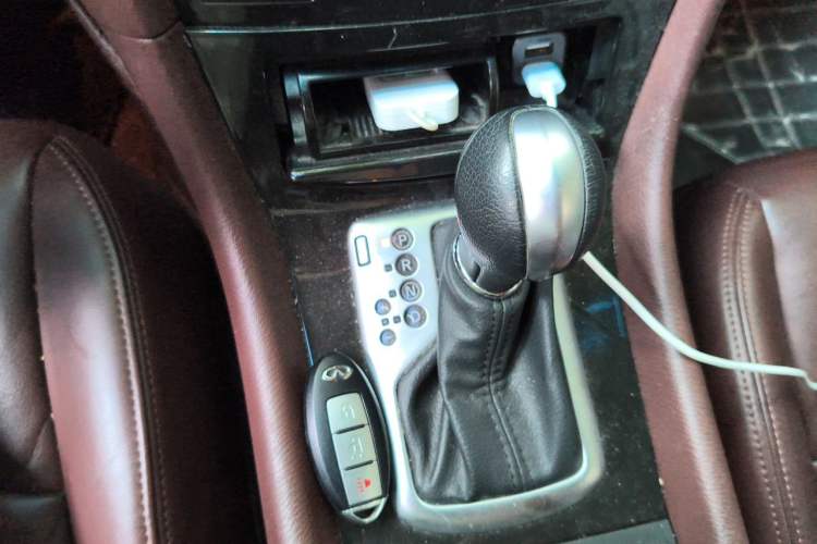 Used Infiniti QX50 2013 2.5L Two-Wheel-Drive Elegant Edition Gear Lever