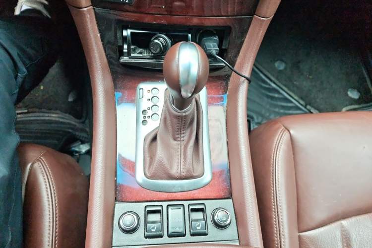 Used Infiniti QX50 2013 2.5L Two-Wheel-Drive Zunya Edition Gear Lever