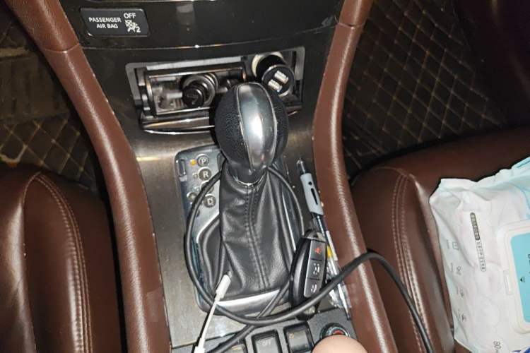 Used Infiniti QX50 2013 2.5L Two-Wheel-Drive Elegant Edition Gear Lever
