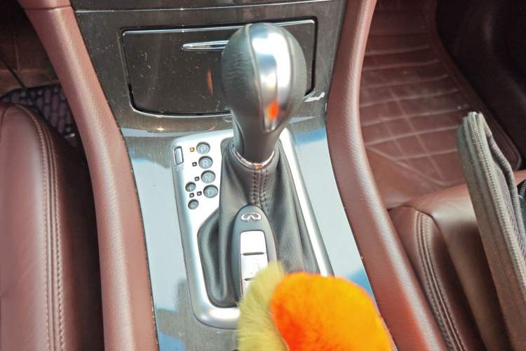 Used Infiniti QX50 2013 2.5L Two-Wheel-Drive Elegant Edition Gear Lever